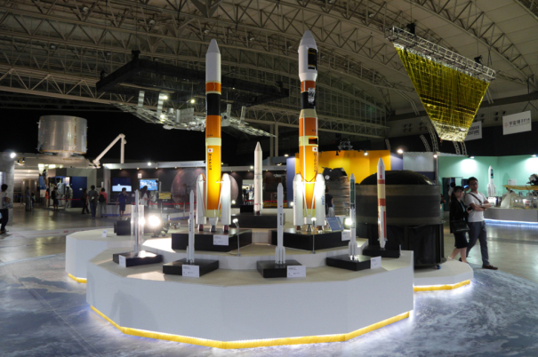 JAXAの歴代のロケットの模型 [photo: Travel Online News] 
