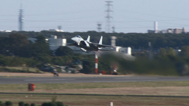 帰投するF-15J戦闘機（入間基地航空祭2016）